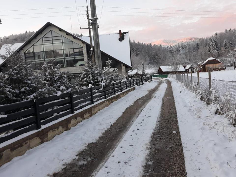Pension Piriu' Morii Gura Humorului Exterior foto